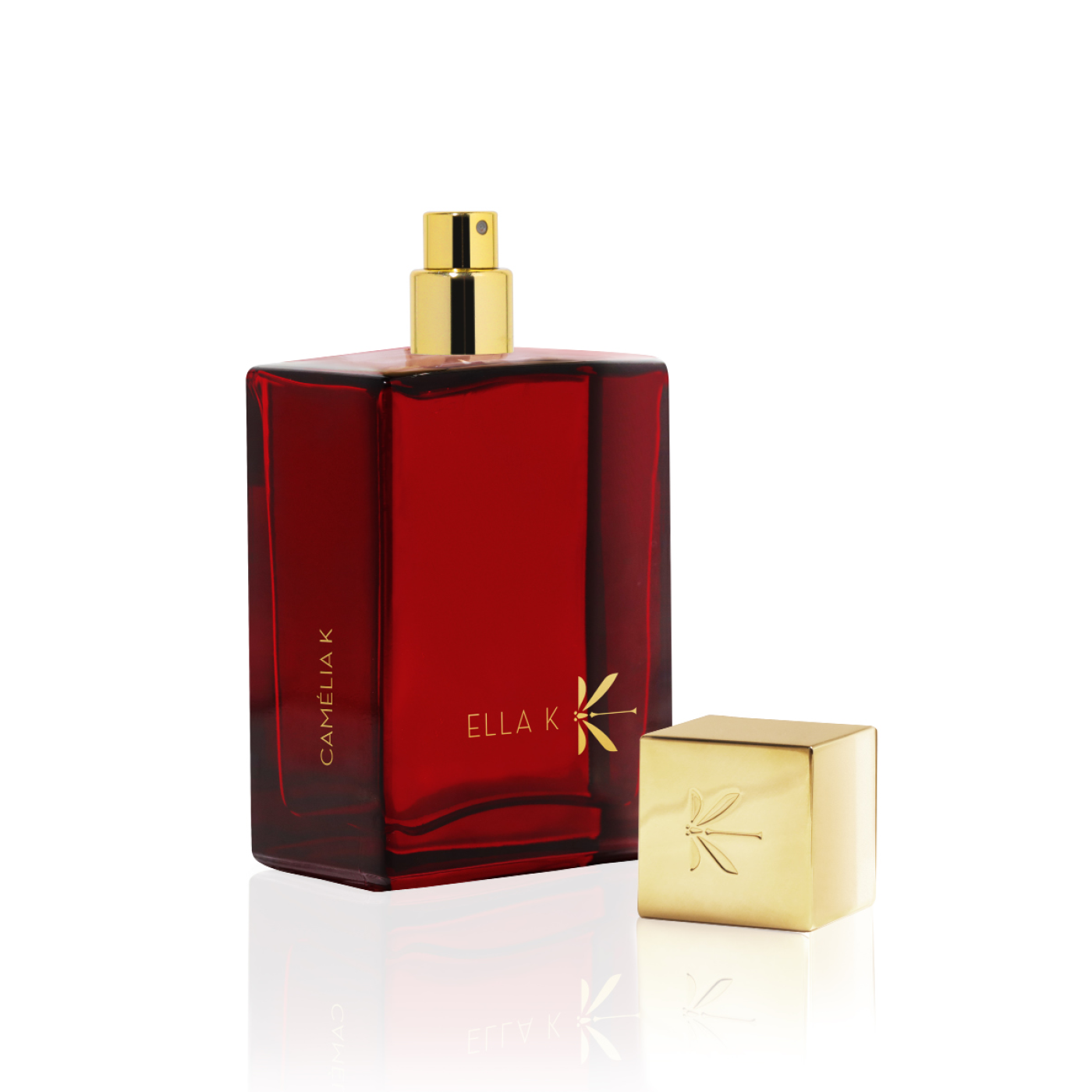 Flacon de parfum Camélia K d’Ella K avec capuchon doré retiré et vaporisateur doré visible, présenté sur fond blanc.