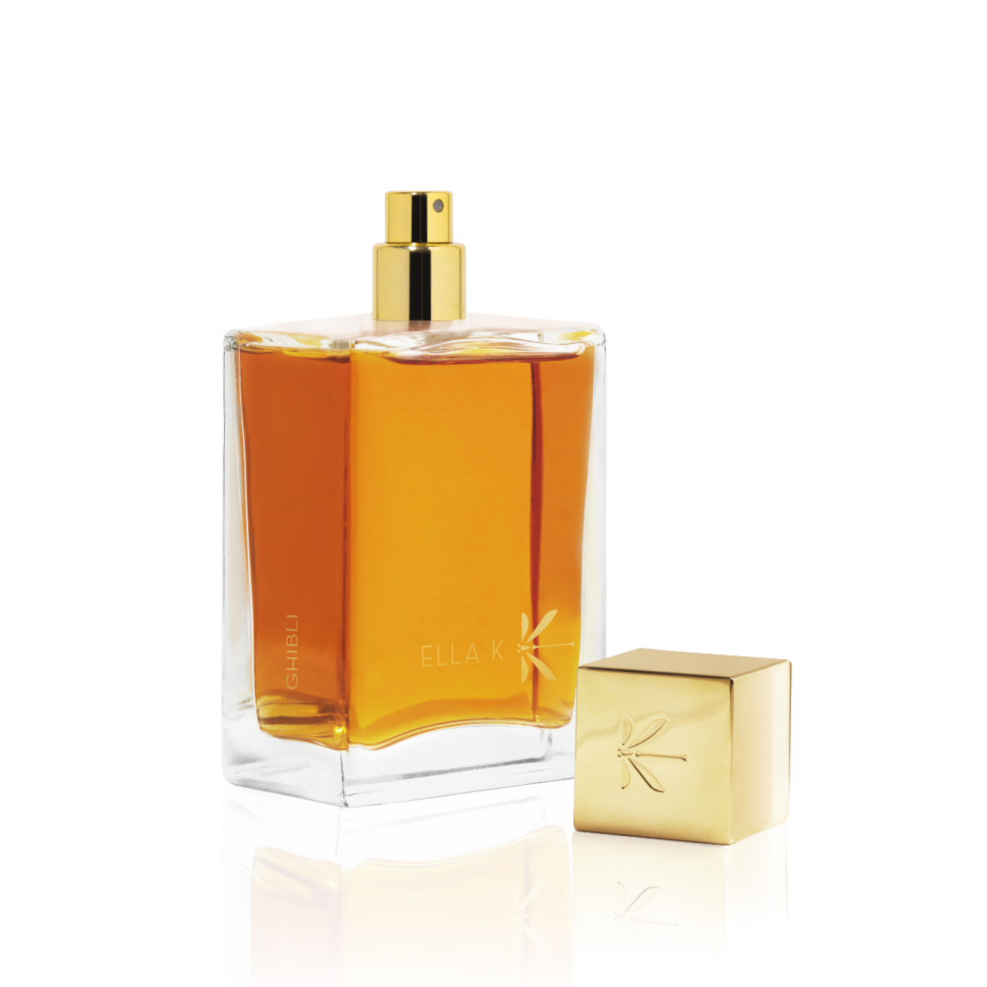 Flacon de parfum Ghibli d’Ella K avec capuchon doré retiré et vaporisateur doré visible, présenté sur fond blanc.