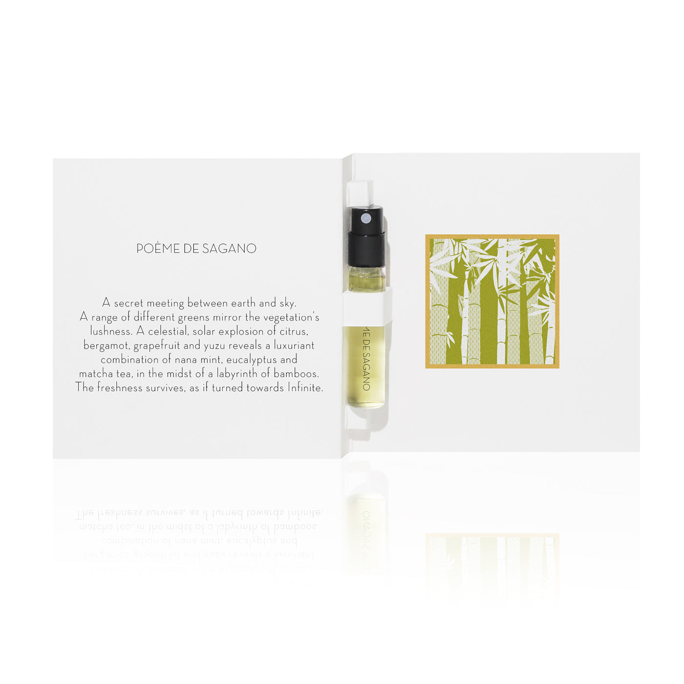 L’échantillon du parfum Poème de Sagano d’Ella K est présenté dans une carte blanche ouverte, avec un poème imprimé sur la gauche et une illustration évocatrice sur la droite.