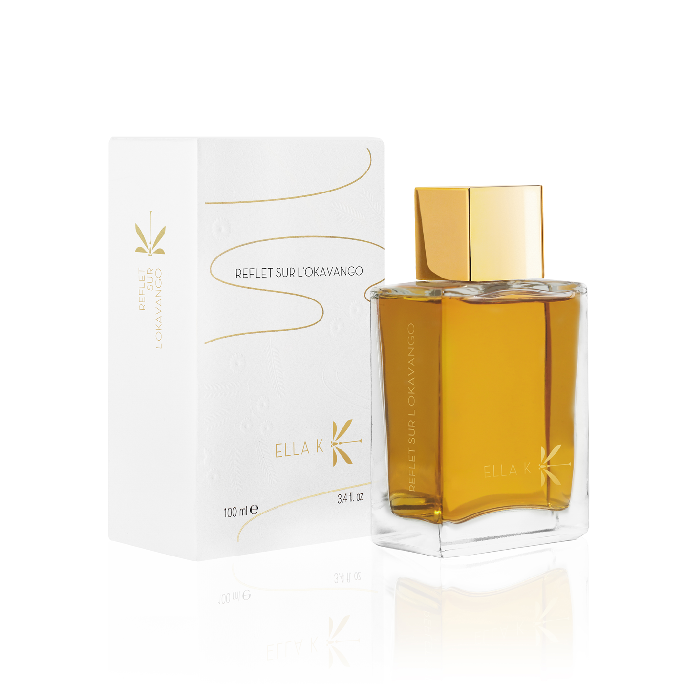 Flacon de parfum Reflet de l’Okavango d’Ella K en verre givré blanc avec capuchon doré, présenté à côté de son étui illustré blanc.